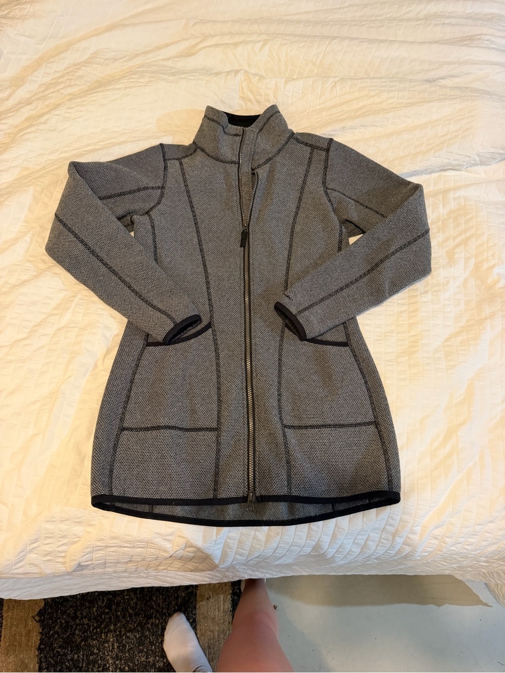 Like New Eddie Bauer Women's Gray & Black Fitted Fleece Jacket XS